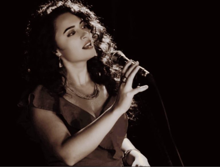 Read more about the article Burcu Sarak’tan Bambaşka Bir Tarzda “Yandırdın Kalbimi” Yorumu